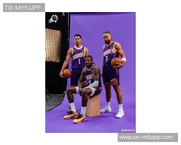 布克追身三分命中却遭裁判无视3加1机会球队分差扩大至20分以上 布克追身三分命中却遭裁判无视3加1机会球队分差扩大至20分以上