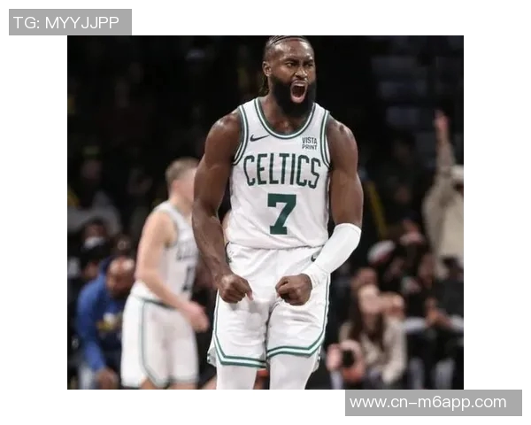 杰伦布朗首节火力全开独得16分但球队仍落后11分苦苦追赶